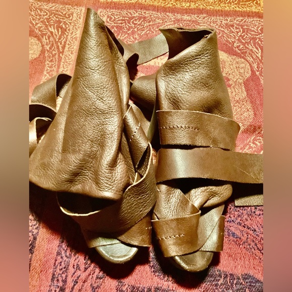 “Chloe” chocolate brown strappy platform heels - Picture 4 of 5